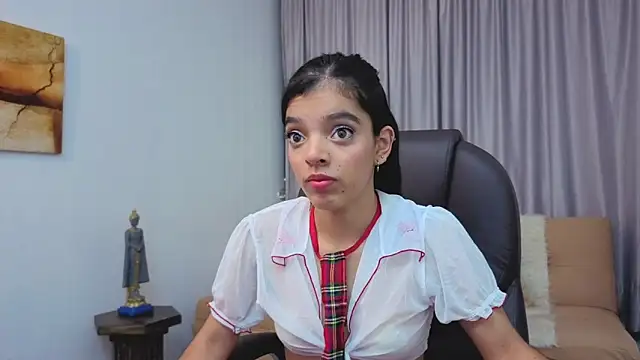 Snapshot of Thalia_parkerr_ chatting on 04/17/26, 12:19 Thalia parkerr online show from 04/17/26, 12:19