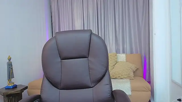 Snapshot of Thalia_parkerr_ chatting on 04/18/26, 12:09 Thalia parkerr online show from 04/18/26, 12:09