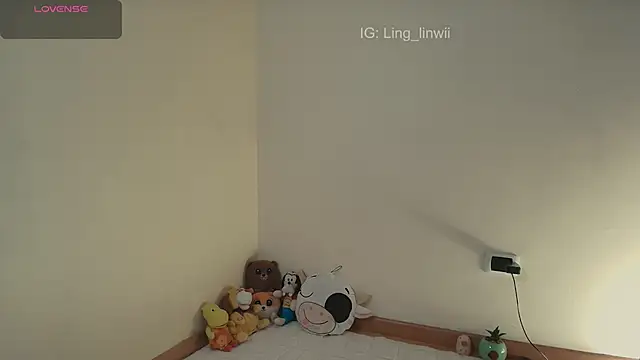 Snapshot of ling_meow chatting on 03/31/26, 01:44 ling meow online show from 03/31/26, 01:44