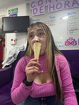 ManuelaVeeleez online show from 04/02/26, 07:11