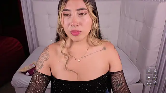 Snapshot of ManuelaVeeleez chatting on 05/21/26, 04:30 ManuelaVeeleez online show from 05/21/26, 04:30