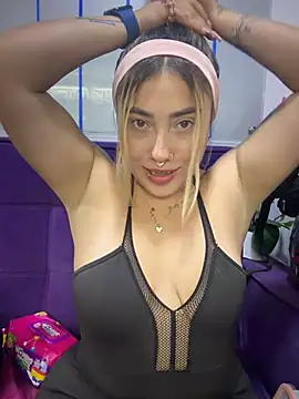 Snapshot of ManuelaVeeleez chatting on 05/28/26, 04:54 ManuelaVeeleez online show from 05/28/26, 04:54
