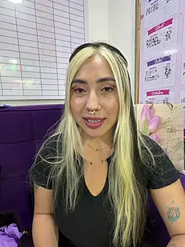 Snapshot of ManuelaVeeleez chatting on 06/13/26, 03:59 ManuelaVeeleez online show from 06/13/26, 03:59