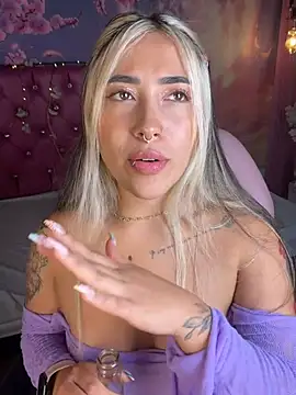Snapshot of ManuelaVeeleez chatting on 07/05/26, 04:19 ManuelaVeeleez online show from 07/05/26, 04:19