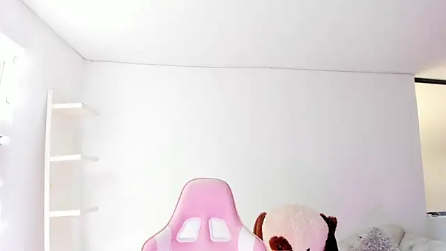 Snapshot of KoralCruz_ chatting on 03/16/26, 04:11 KoralCruz online show from 03/16/26, 04:11