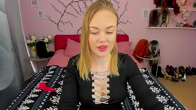 HannahWillow online show from 03/05/26, 07:37