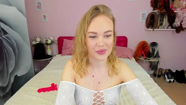 HannahWillow online show from 04/04/26, 06:22