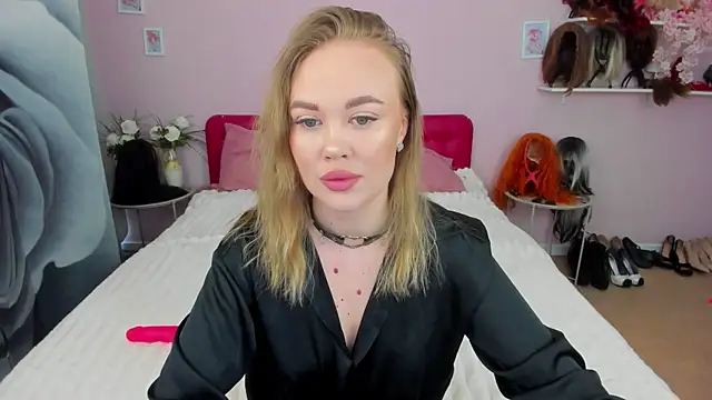 HannahWillow online show from 04/07/26, 06:14