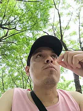 Snapshot of Lukaforge chatting on 04/16/26, 08:31 Lukaforge online show from 04/16/26, 08:31