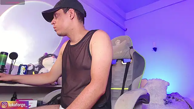 Snapshot of Lukaforge chatting on 04/17/26, 06:38 Lukaforge online show from 04/17/26, 06:38