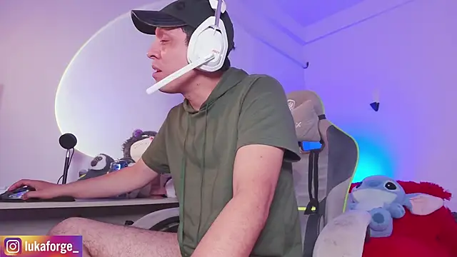 Snapshot of Lukaforge chatting on 04/25/26, 10:29 Lukaforge online show from 04/25/26, 10:29