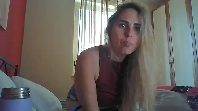 Snapshot of Emilyvuxa chatting on 05/01/26, 10:42 Emilyvuxa online show from 05/01/26, 10:42