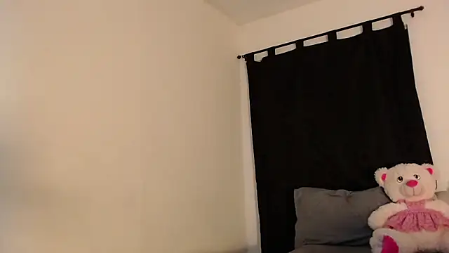 Snapshot of LyriaDiamond_ chatting on 04/26/26, 01:47 LyriaDiamond online show from 04/26/26, 01:47