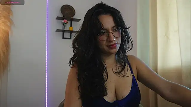 Snapshot of ally_muller chatting on 03/26/26, 04:01 ally muller online show from 03/26/26, 04:01