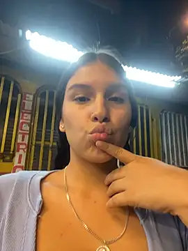 Snapshot of sabrinaevanss2 chatting on 03/17/26, 03:44 sabrinaevanss2 online show from 03/17/26, 03:44