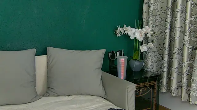 Snapshot of SkinnyNatty chatting on 06/26/26, 03:44 SkinnyNatty online show from 06/26/26, 03:44