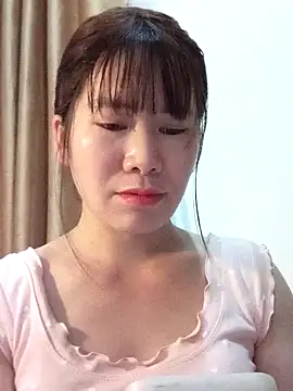 Snapshot of Bondgirl_9 chatting on 03/15/26, 03:51 Bondgirl 9 online show from 03/15/26, 03:51