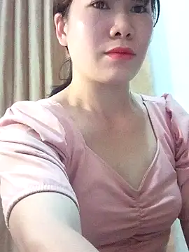 Snapshot of Bondgirl_9 chatting on 03/22/26, 09:18 Bondgirl 9 online show from 03/22/26, 09:18