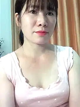 Snapshot of Bondgirl_9 chatting on 04/08/26, 08:14 Bondgirl 9 online show from 04/08/26, 08:14