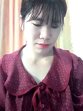 Snapshot of Bondgirl_9 chatting on 04/10/26, 12:27 Bondgirl 9 online show from 04/10/26, 12:27