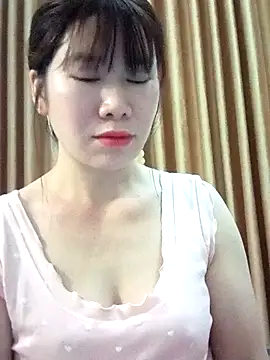 Snapshot of Bondgirl_9 chatting on 04/27/26, 06:06 Bondgirl 9 online show from 04/27/26, 06:06