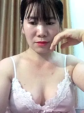 Snapshot of Bondgirl_9 chatting on 05/13/26, 05:32 Bondgirl 9 online show from 05/13/26, 05:32