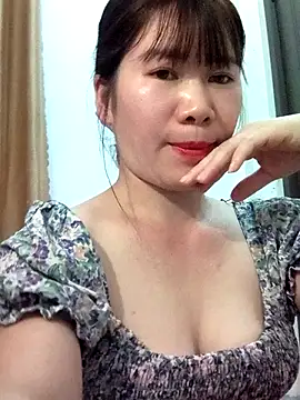 Snapshot of Bondgirl_9 chatting on 05/21/26, 03:41 Bondgirl 9 online show from 05/21/26, 03:41
