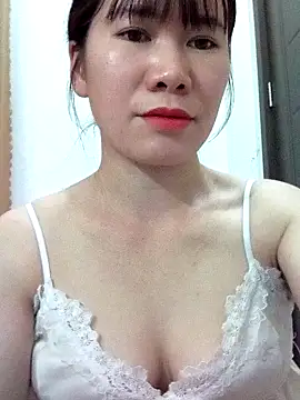 Snapshot of Bondgirl_9 chatting on 05/31/26, 07:48 Bondgirl 9 online show from 05/31/26, 07:48