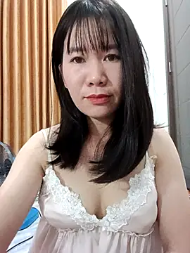 Snapshot of Bondgirl_9 chatting on 07/17/26, 06:35 Bondgirl 9 online show from 07/17/26, 06:35