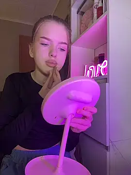 Snapshot of KayShaw chatting on 03/07/26, 02:52 KayShaw online show from 03/07/26, 02:52