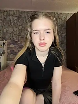 Snapshot of KayShaw chatting on 03/17/26, 03:44 KayShaw online show from 03/17/26, 03:44