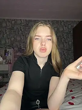 Snapshot of KayShaw chatting on 03/27/26, 08:26 KayShaw online show from 03/27/26, 08:26