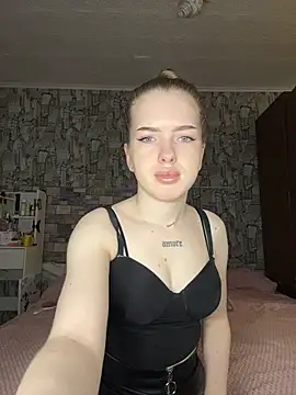 Snapshot of KayShaw chatting on 04/01/26, 07:42 KayShaw online show from 04/01/26, 07:42