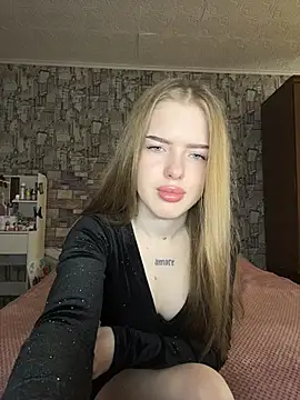 Snapshot of KayShaw chatting on 04/02/26, 04:32 KayShaw online show from 04/02/26, 04:32