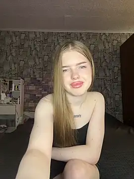 Snapshot of KayShaw chatting on 04/03/26, 05:05 KayShaw online show from 04/03/26, 05:05