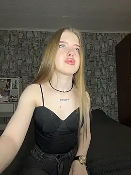 Snapshot of KayShaw chatting on 04/04/26, 04:55 KayShaw online show from 04/04/26, 04:55