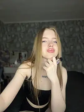 Snapshot of KayShaw chatting on 04/15/26, 03:35 KayShaw online show from 04/15/26, 03:35