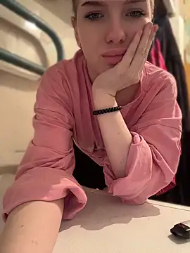 Snapshot of KayShaw chatting on 04/16/26, 05:14 KayShaw online show from 04/16/26, 05:14