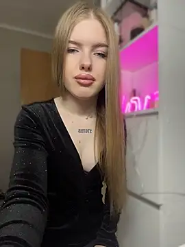 Snapshot of KayShaw chatting on 04/17/26, 06:05 KayShaw online show from 04/17/26, 06:05