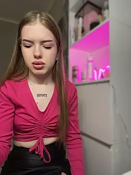 Snapshot of KayShaw chatting on 04/18/26, 06:28 KayShaw online show from 04/18/26, 06:28