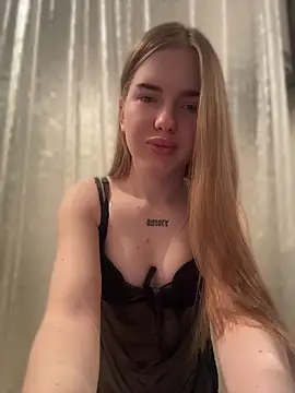 Snapshot of KayShaw chatting on 04/22/26, 04:19 KayShaw online show from 04/22/26, 04:19