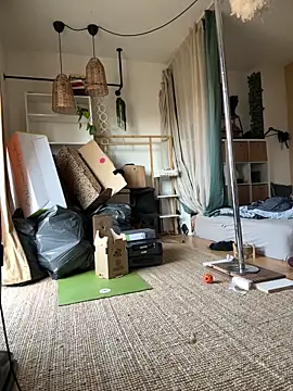 Snapshot of SkinnyLilly chatting on 04/11/26, 11:25 SkinnyLilly online show from 04/11/26, 11:25