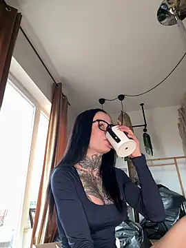 Snapshot of SkinnyLilly chatting on 04/12/26, 02:00 SkinnyLilly online show from 04/12/26, 02:00