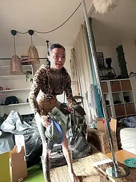 Snapshot of SkinnyLilly chatting on 04/13/26, 11:16 SkinnyLilly online show from 04/13/26, 11:16