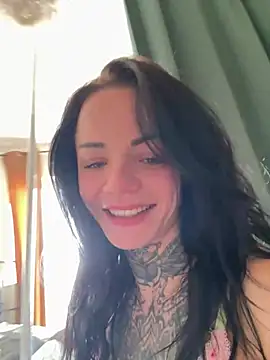 Snapshot of SkinnyLilly chatting on 04/16/26, 12:39 SkinnyLilly online show from 04/16/26, 12:39