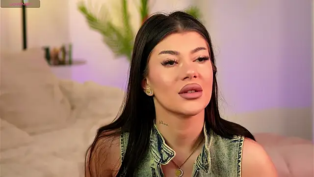 Snapshot of GoldenAlana chatting on 03/12/26, 05:02 GoldenAlana online show from 03/12/26, 05:02