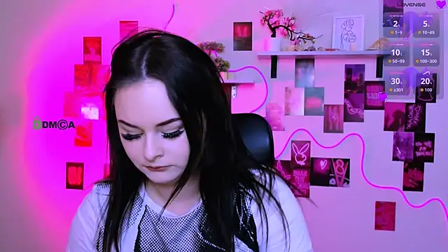 Snapshot of miss_courtney_ chatting on 03/18/26, 09:45 miss courtney online show from 03/18/26, 09:45