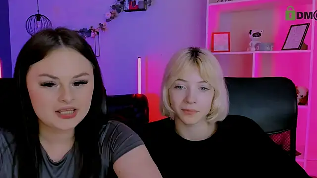 Snapshot of miss_courtney_ chatting on 04/13/26, 09:15 miss courtney online show from 04/13/26, 09:15