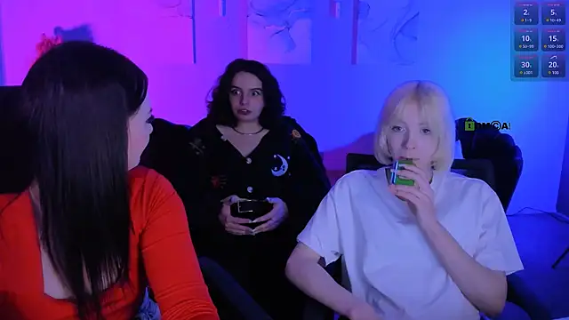 Snapshot of miss_courtney_ chatting on 04/23/26, 11:53 miss courtney online show from 04/23/26, 11:53