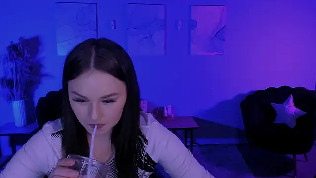 Snapshot of miss_courtney_ chatting on 04/25/26, 01:52 miss courtney online show from 04/25/26, 01:52